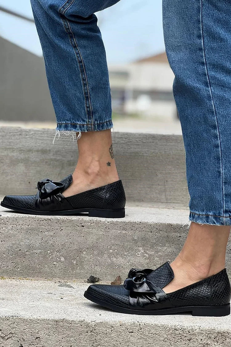 Elegant Black Loafer with a Gleaming Bow - Image 4