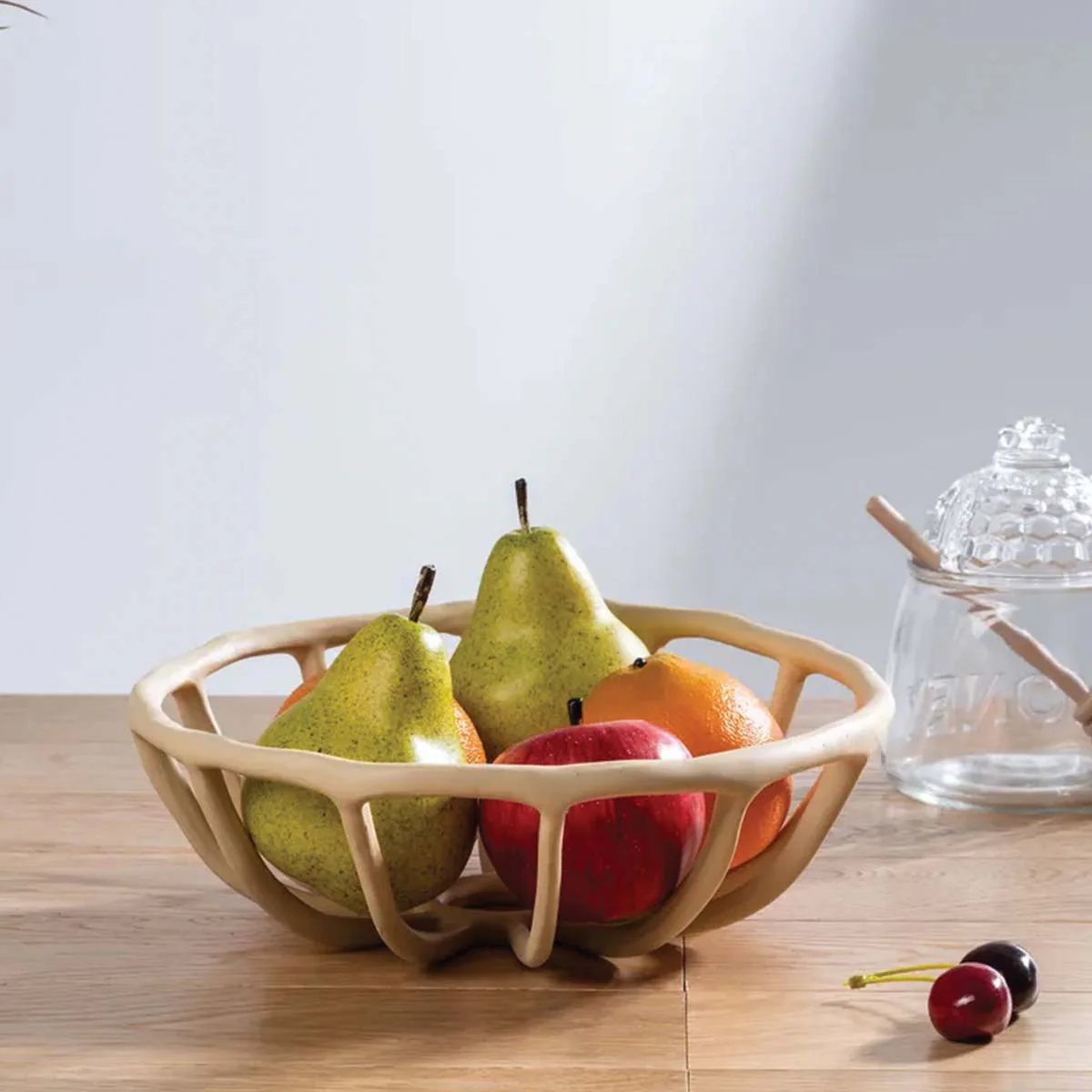Elegant and Sculpted Resin Fruit Bowl for a Refined Presentation - Image 6