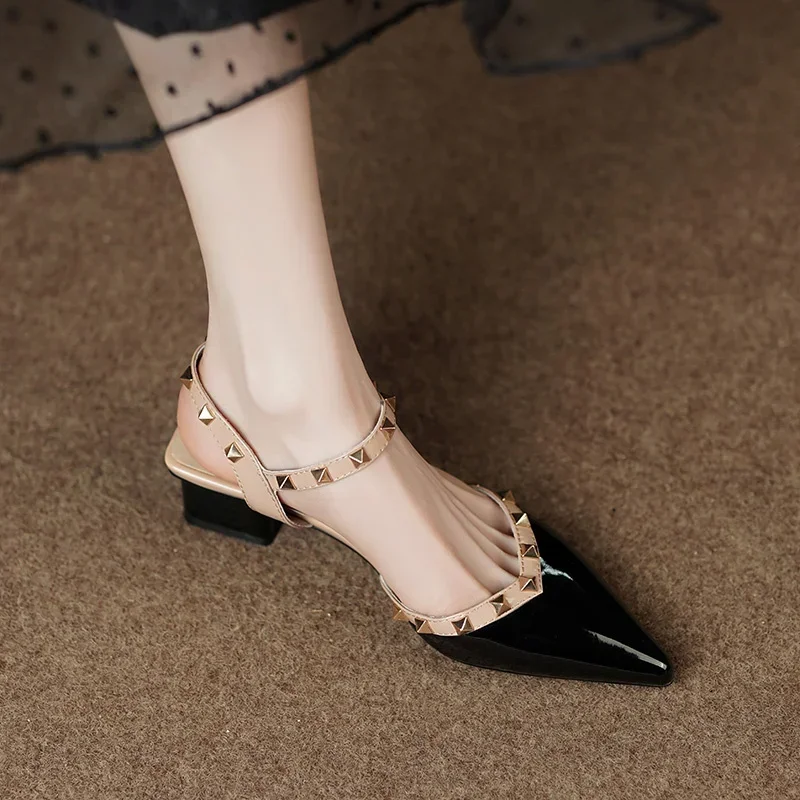 Elegant Sandals for Effortless Chic - Image 3