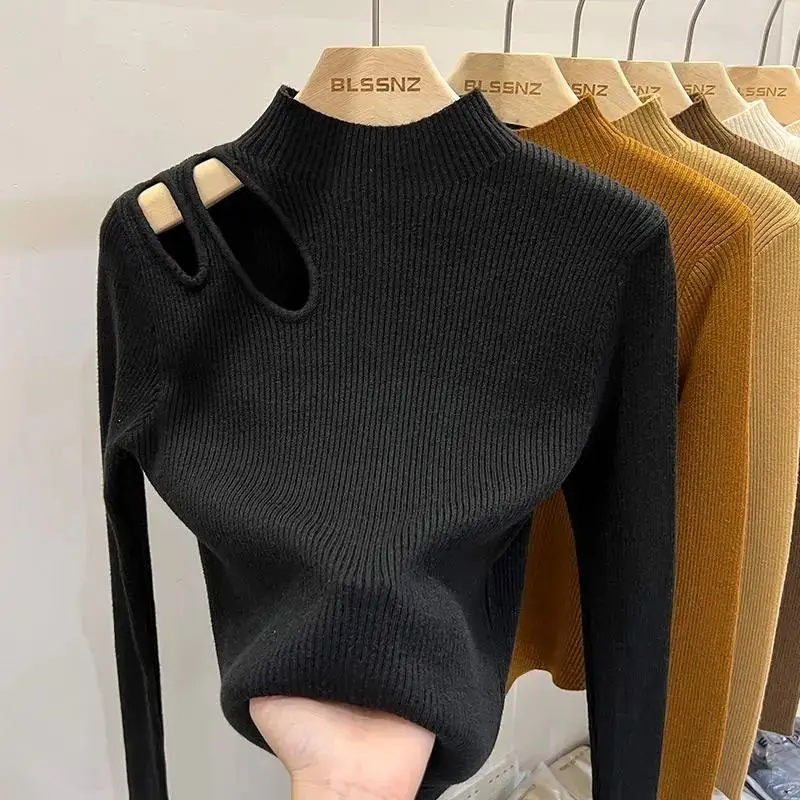 Elegant women's sweater with fashionable keyhole neckline - Image 2