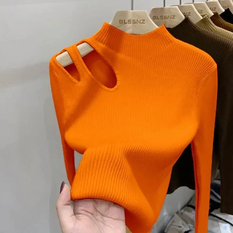 Elegant women's sweater with fashionable keyhole neckline - Image 3