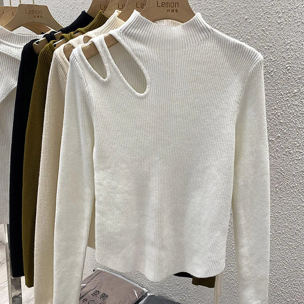 Elegant women's sweater with fashionable keyhole neckline - Image 6
