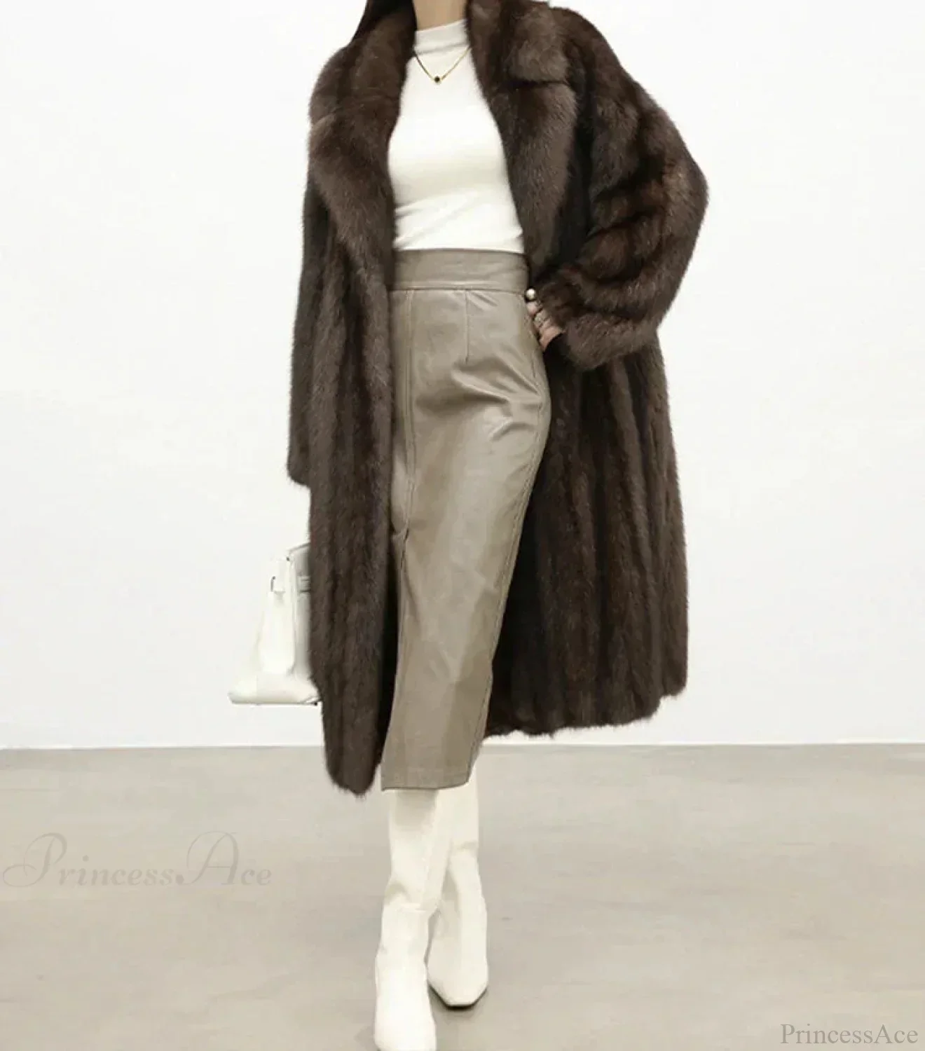 Oversized coat with elegant draping fabric