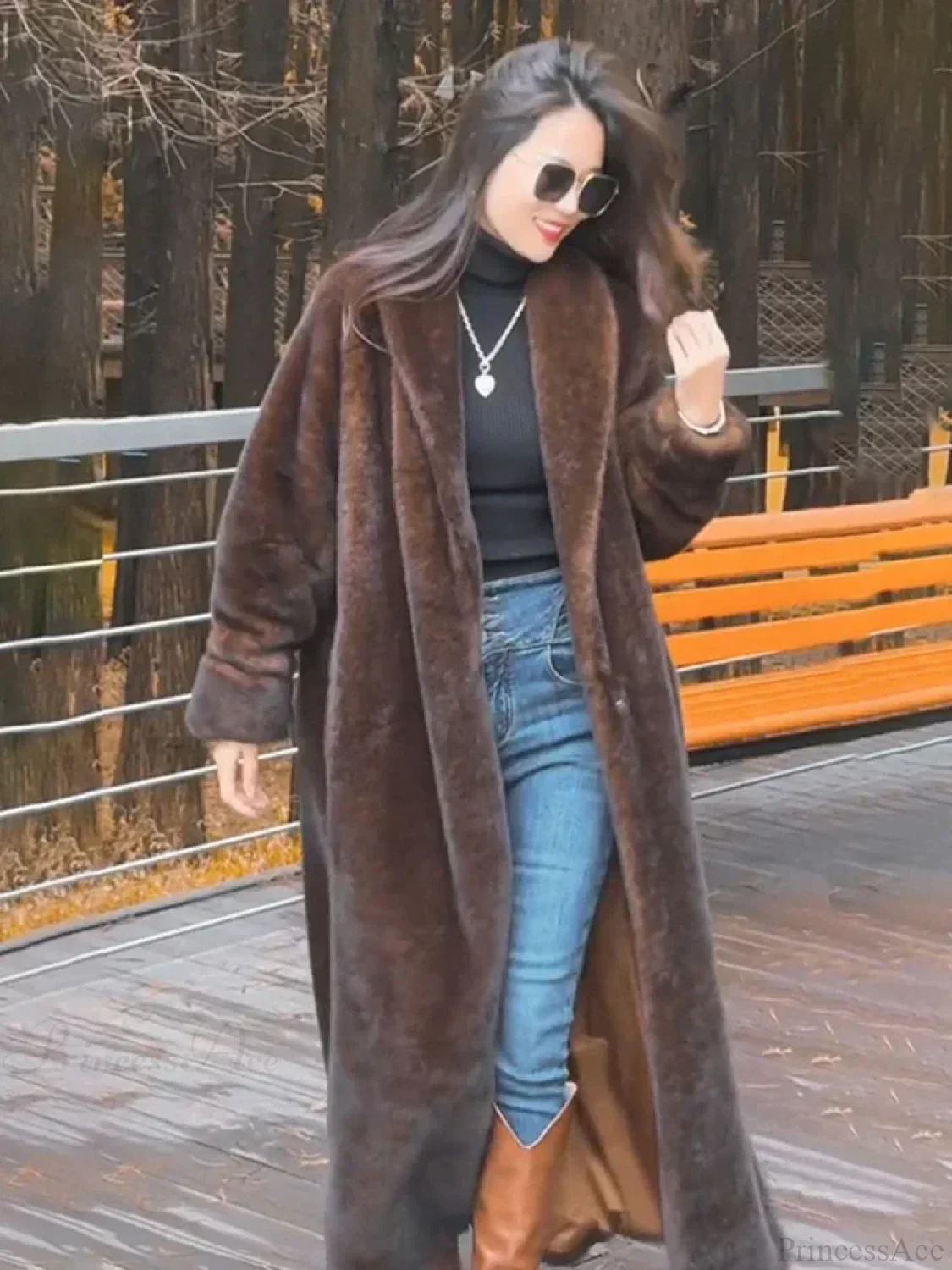 Casual Luxurious Overcoat with Plush Imitation Mink Finish - Image 4
