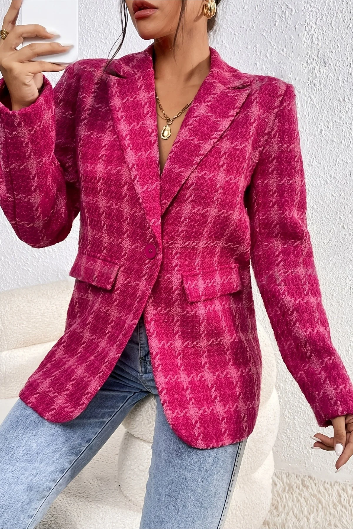 Elegant Red Tartan Blazer for a Chic and Sophisticated Style - Image 4