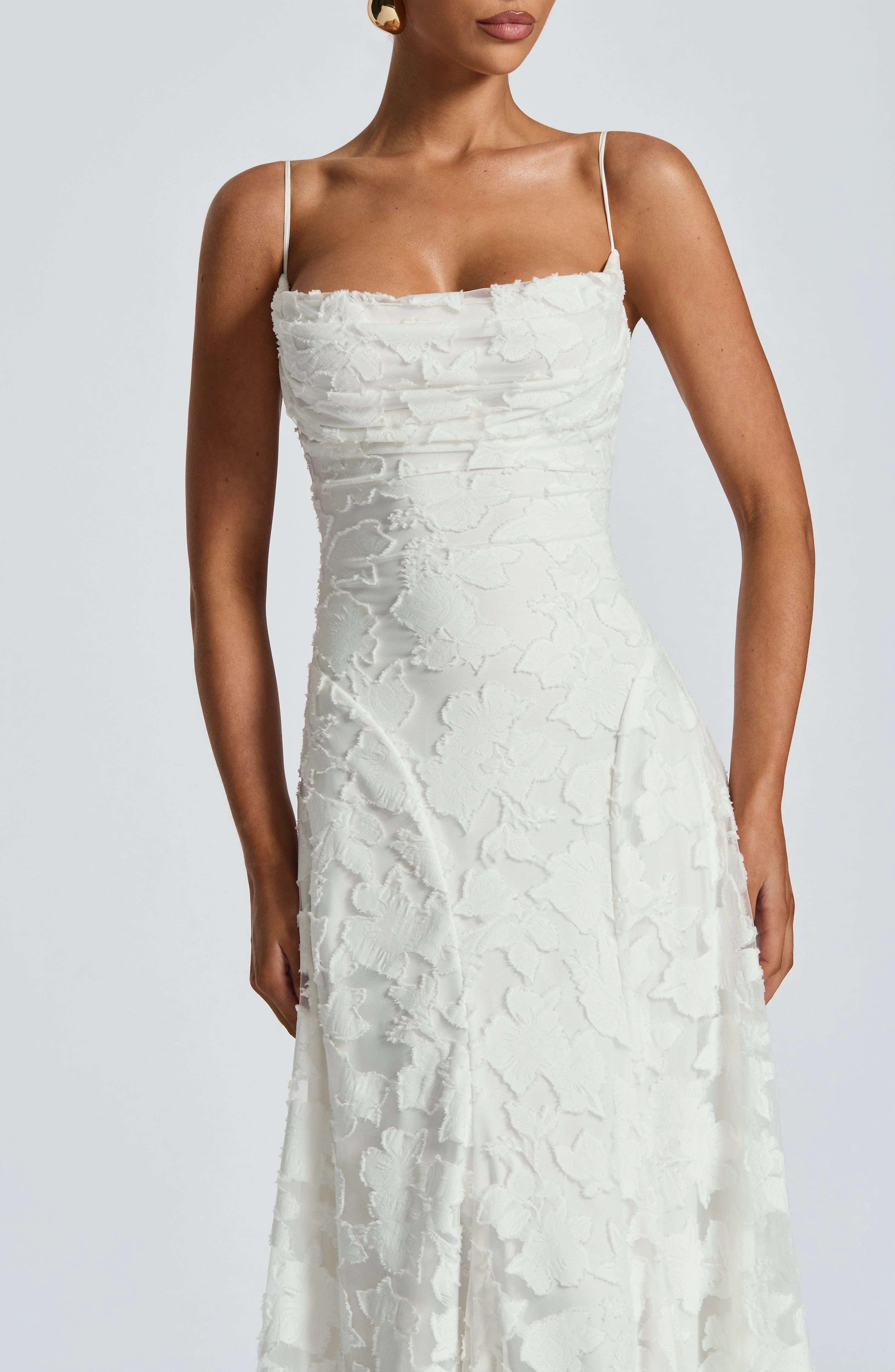Glamorous Corset Lace Maxi Dress for Special Occasions - Image 11