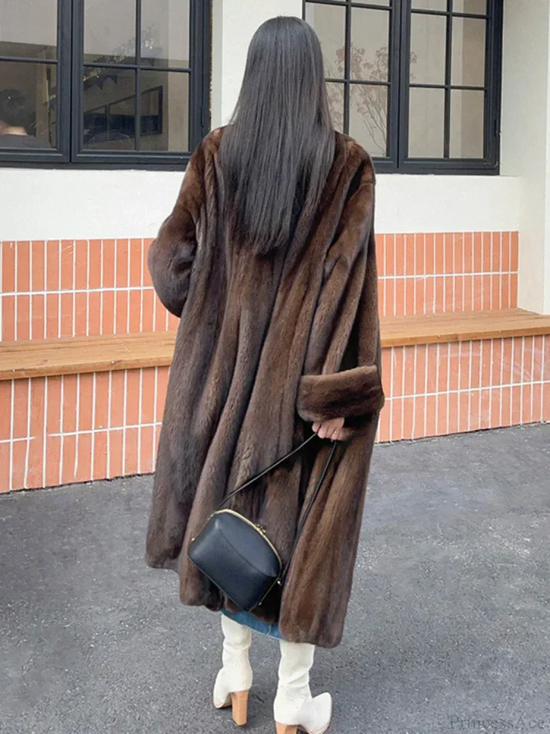 Elegant overcoat with fold-over collar, and long sleeves - Image 2