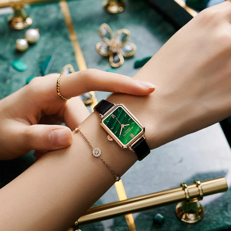 Chic minimalist watch for a sophisticated casual style - Image 5