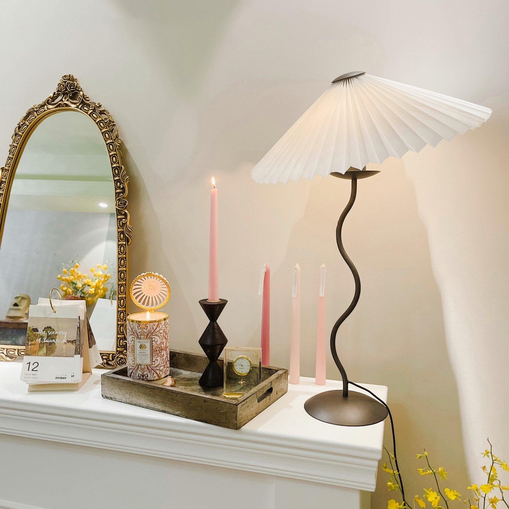 Stylish Squiggle Table Lamp for Modern Atmosphere - Image 10