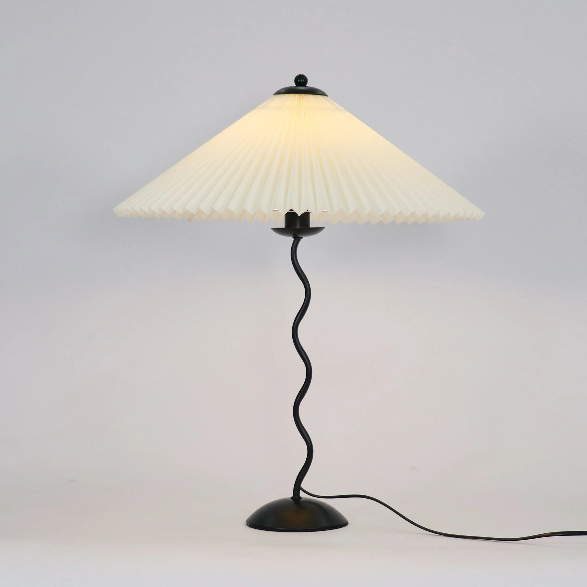 Stylish Squiggle Table Lamp for Modern Atmosphere - Image 11