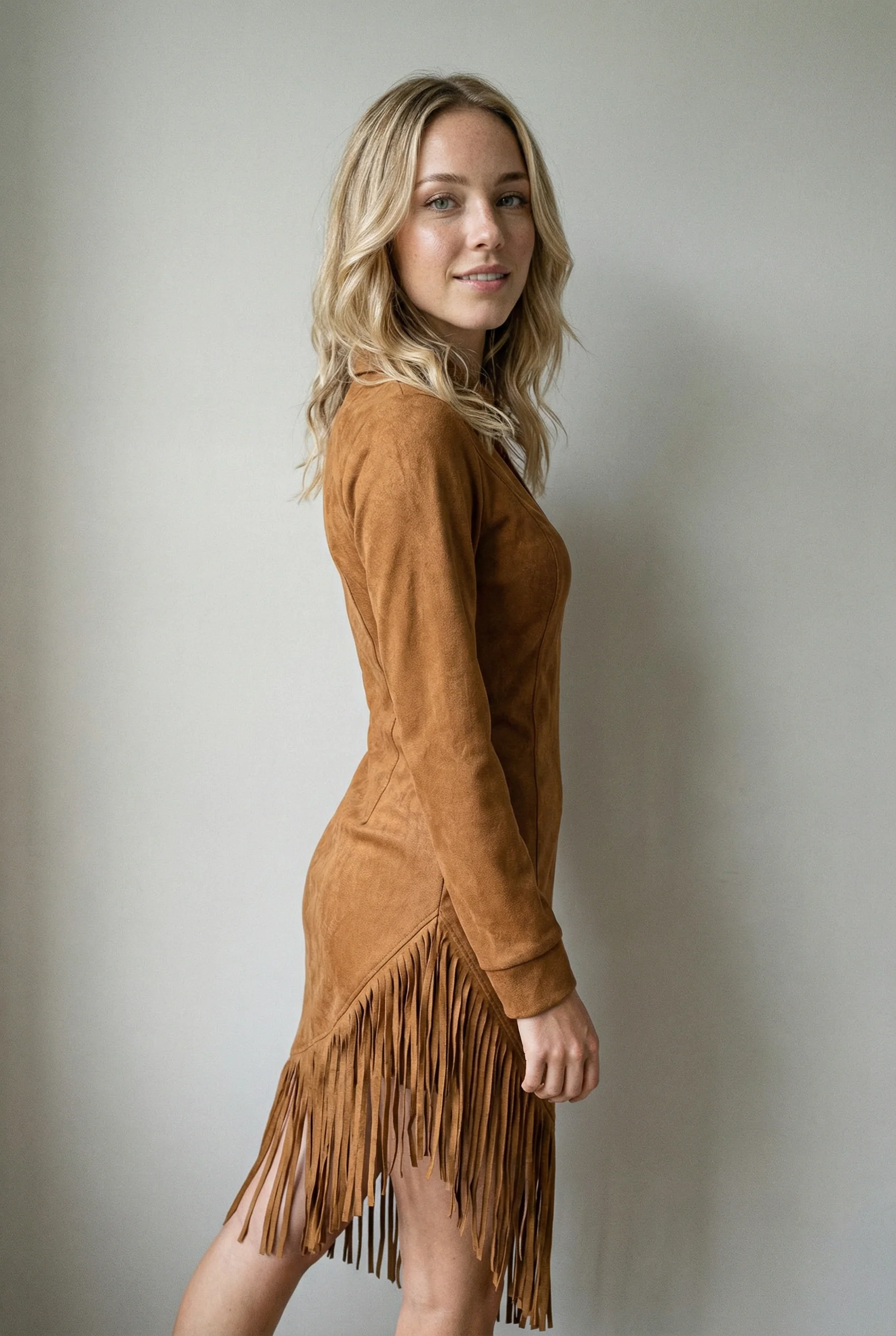 Suede midi dress with long sleeves and irregular fringes - Image 5