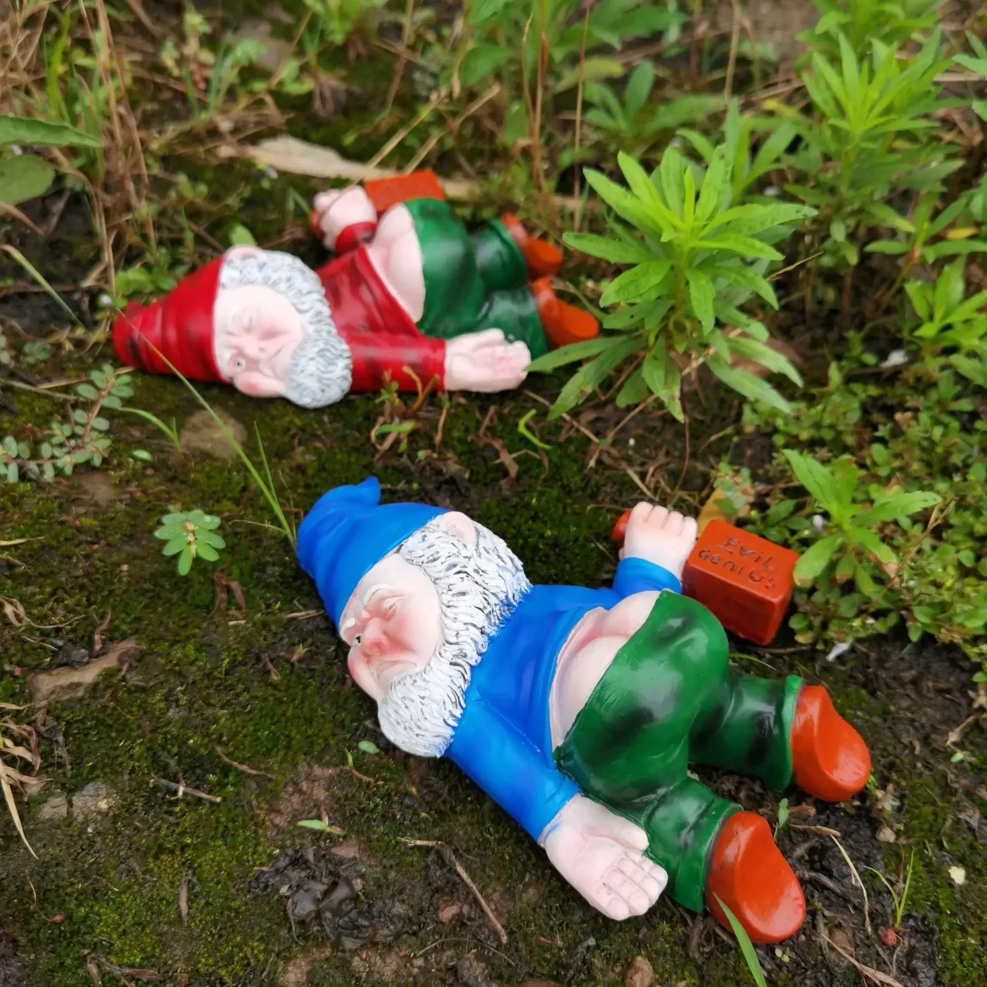 Talaria - Funny Drunk Garden Gnome Made of Weatherproof Resin for Indoor and Outdoor Use, Perfect for Laughter and Decoration - Image 3